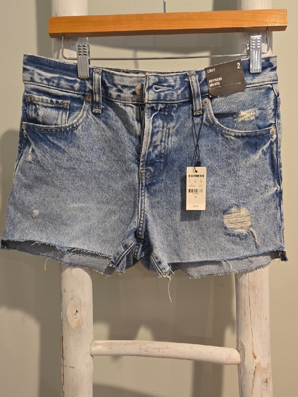 Express Women Light Blue Distressed Denim Shorts Curvy Boyfriend Midrise Size 2